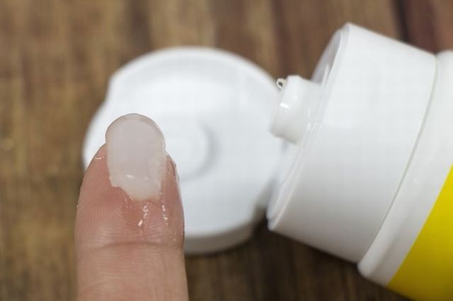 健栄製薬のベビーワセリンは白色ワセリンに分類される