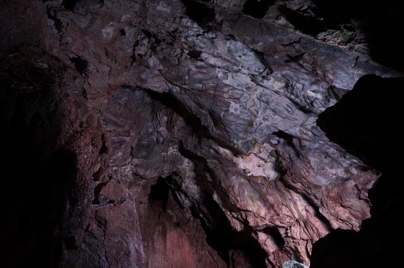 龍泉洞の岩壁