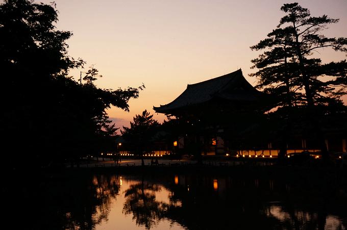 東大寺・鏡池での夕焼け（奈良）