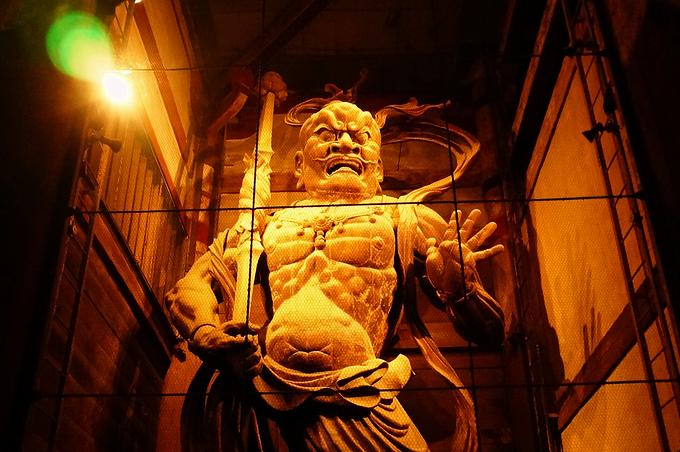 東大寺の南大門金剛力士像（奈良）