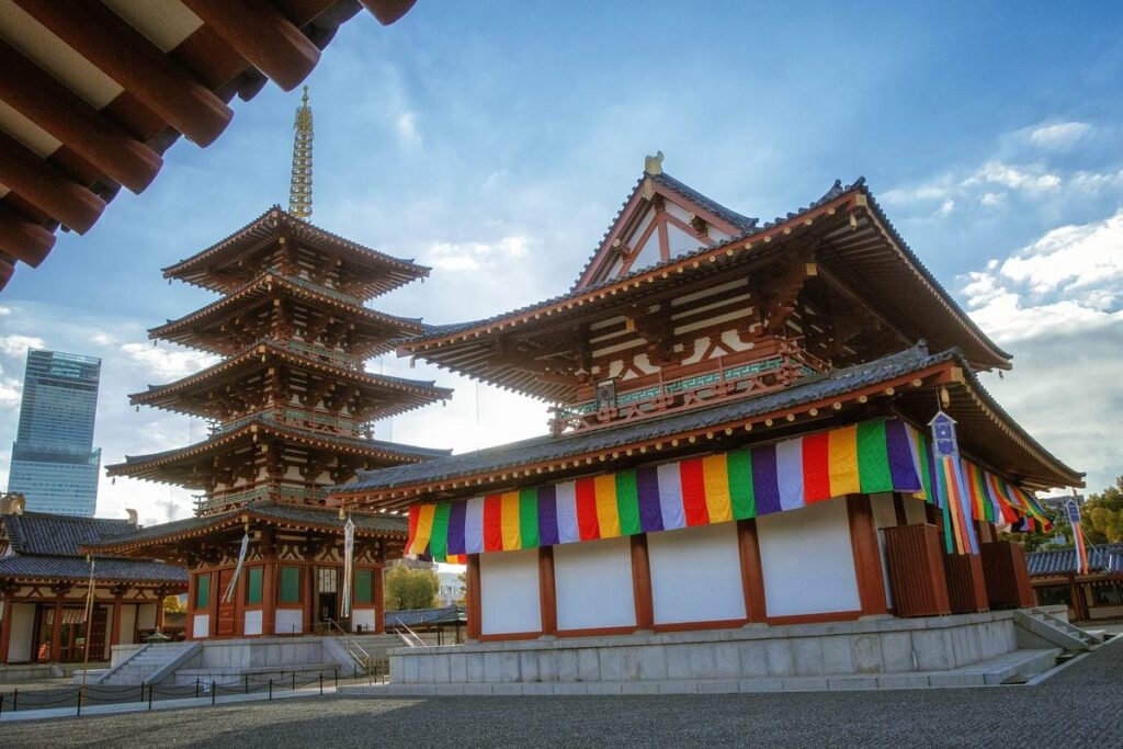 五節句は奈良時代から伝わり、寺院や神社の五色幕とも関わりがある