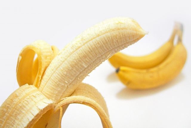 バナナは1日に1本が限度、食べ過ぎはガスが溜まり胃に負担がかかる