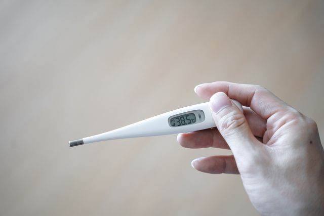 発熱など体調不良時の水分・栄養補給にアクエリアスは効果がなくポカリスエットが効果的