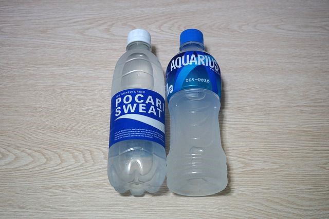 ポカリスエットとアクエリアスの主な違いは糖分・栄養・味の3つ
