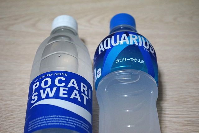ポカリスエットとアクエリアスは用途に応じて使い分けるのがおすすめで防災グッズの備蓄品にもなる