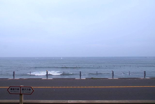 鎌倉高校前駅から見る海