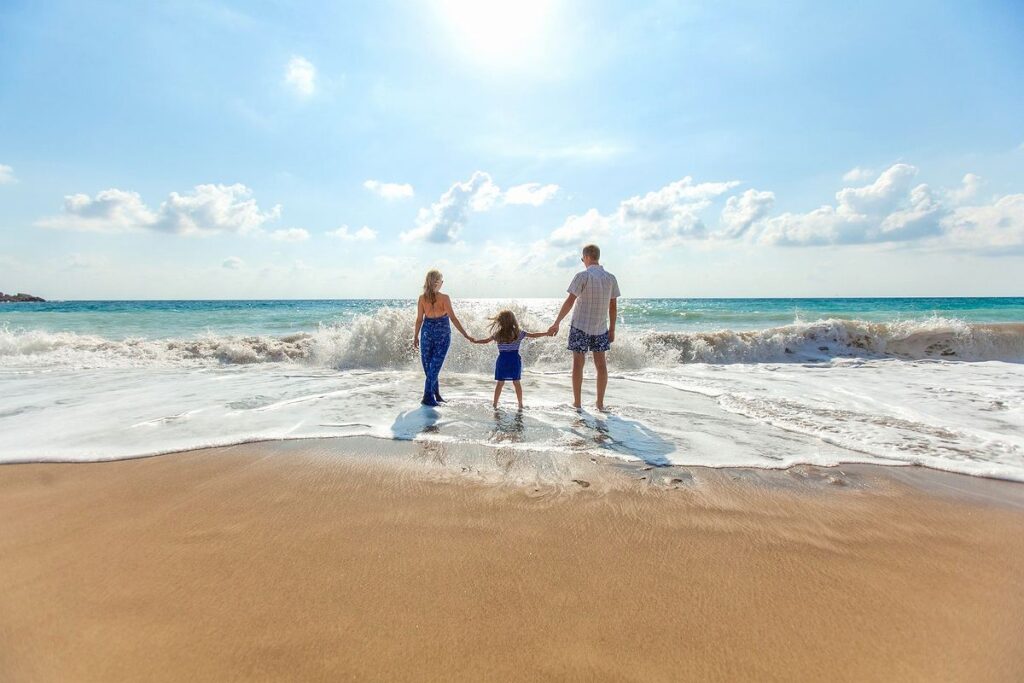 海の日は家族でビーチに出て、海の恵みに感謝しよう