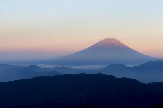 日本三名山の1つ、富士山（山梨県、静岡県）