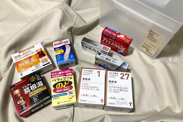 救急用品には医薬品や常備薬も