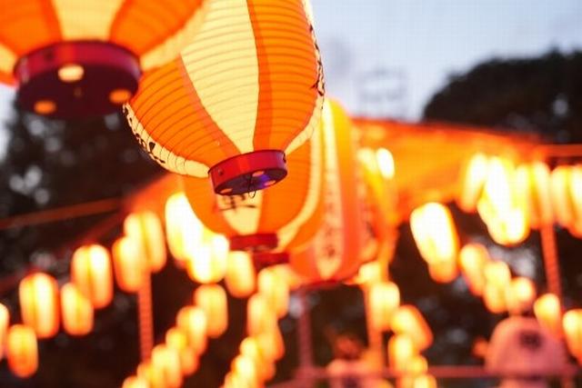 盆踊り本来の目的は先祖の供養で提灯は迎え火と送り火と同じ役割