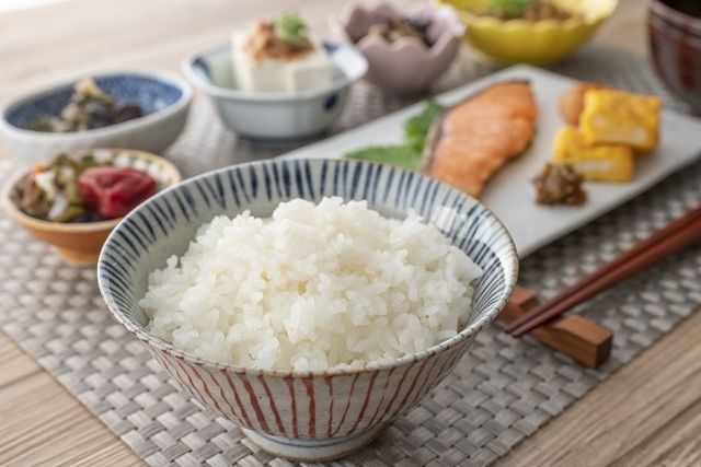 時下食に1日の中の2～3時間で食事をすると栄養が天狗星の精に吸い取られてしまうとされ、その残りを食べると災いがある