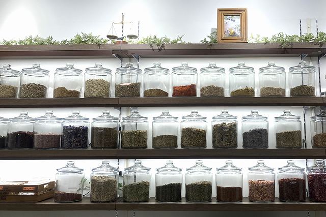 エンハーブ(enherb)は健康と美容のためのハーバルライフを提案するサントリーグループのハーブ専門店