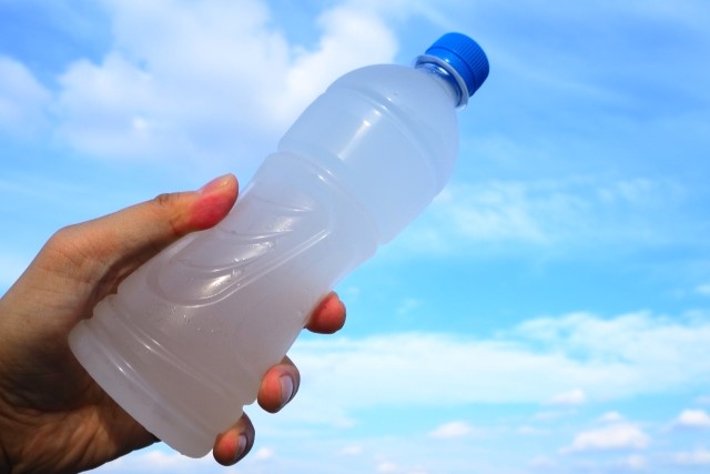 スポーツドリンクは日常生活や運動などで失われる水分や電解質を効率的に補給することを目的とした飲料水