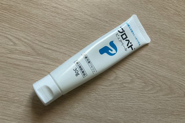 カラーリング前の皮膚保護として定着したプロペト ピュアベール(白色ワセリン)