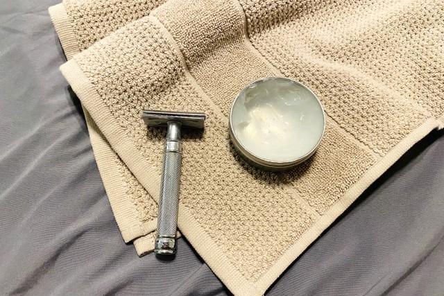 ワセリンは皮膚の傷を防いだり保護したりする効果があるため髭剃り前にも使える