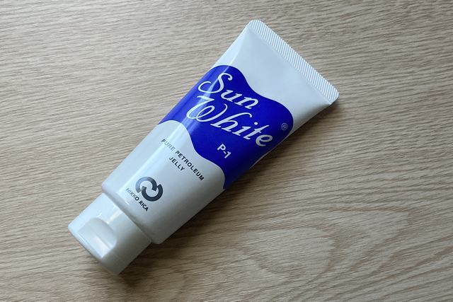 カラーリング前の皮膚保護として試験してみたサンホワイト P-1(白色ワセリン)